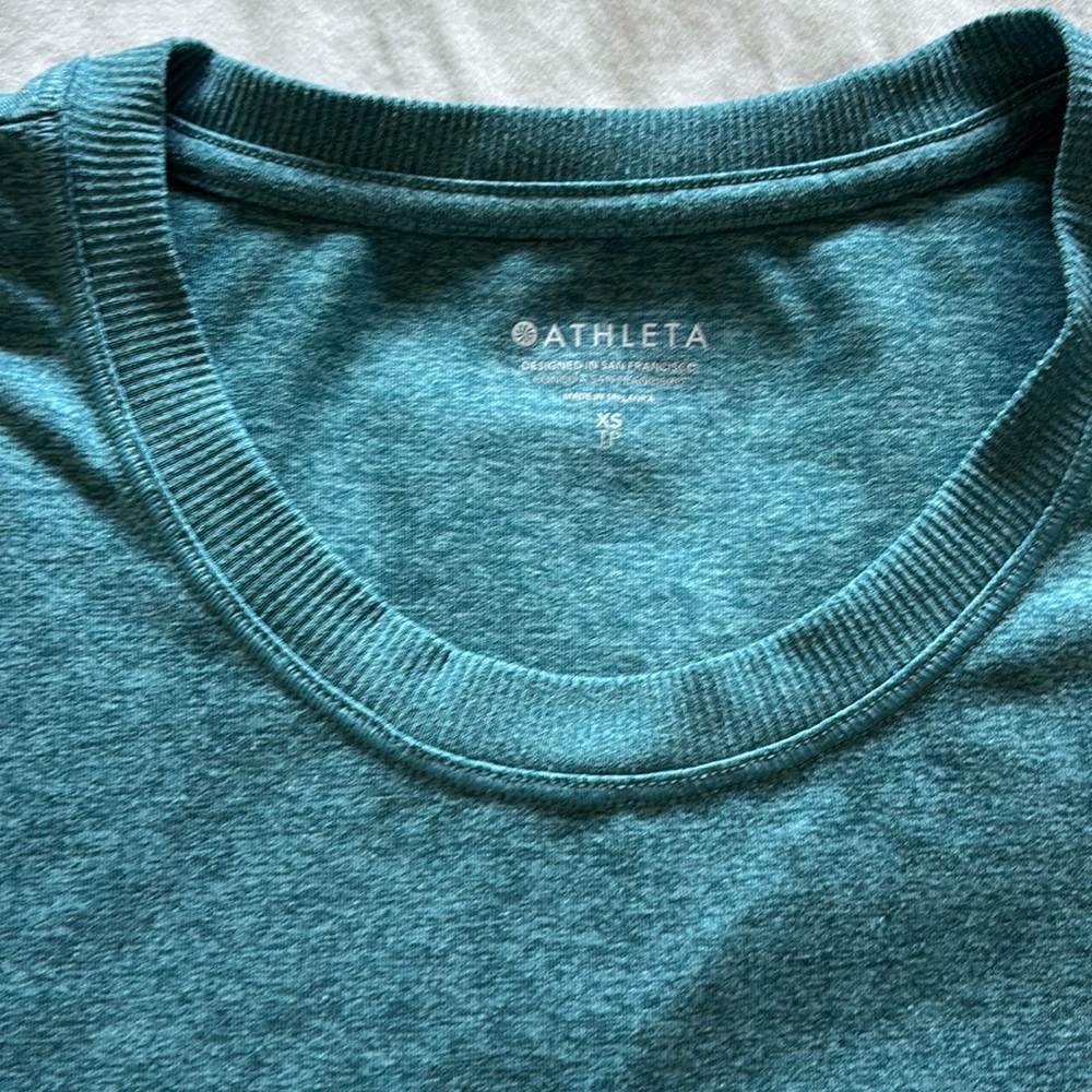 Athleta uptempo tee. Sz XS